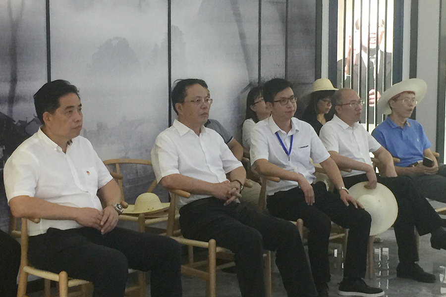 F:\2015-2018年OA文件 电视机媒体播放图设计\2018-OA文件 电视机媒体播放图设计\2018.07.31-中央党校副校长王东京考察调研北京资源42923acm金牛版官网集团\04.JPG